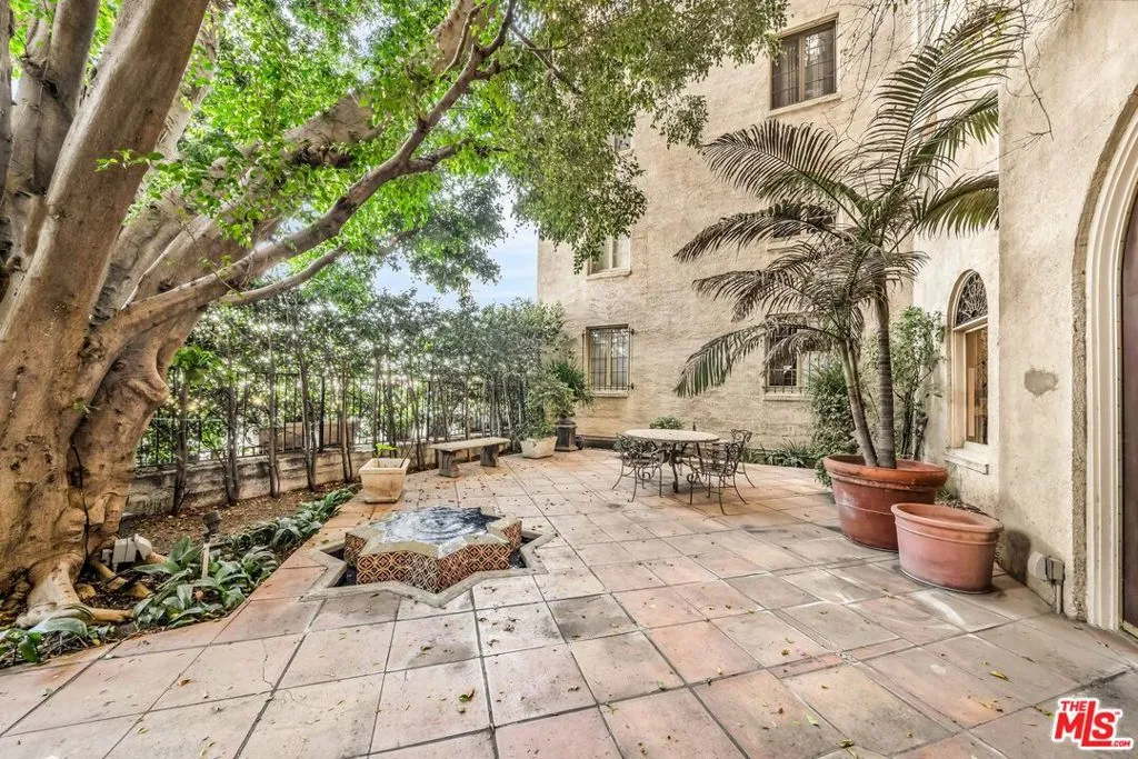 109 N Sycamore Avenue 304, Los Angeles, California 90036 home-pic-19